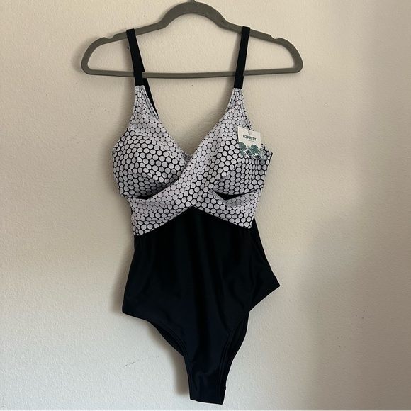 B2prity woman’s Swimsuit tummy control - Picture 3 of 7